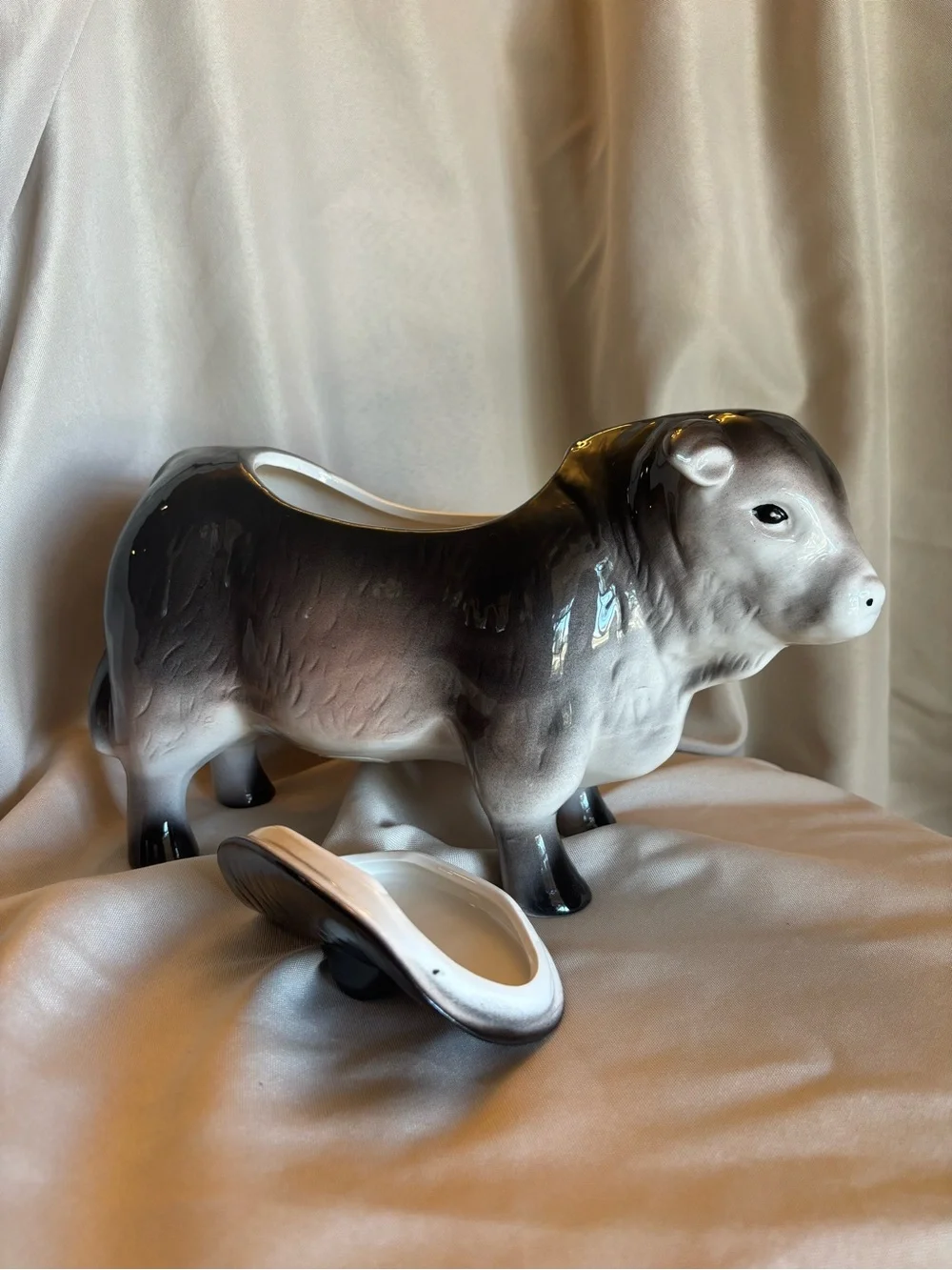 Ceramic Bull-shaped Cookie Jar / Planter